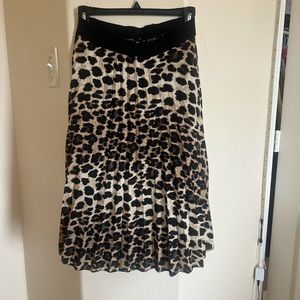 Zara Leopard Print Midi Pleated Skirt it can fit size S and M
